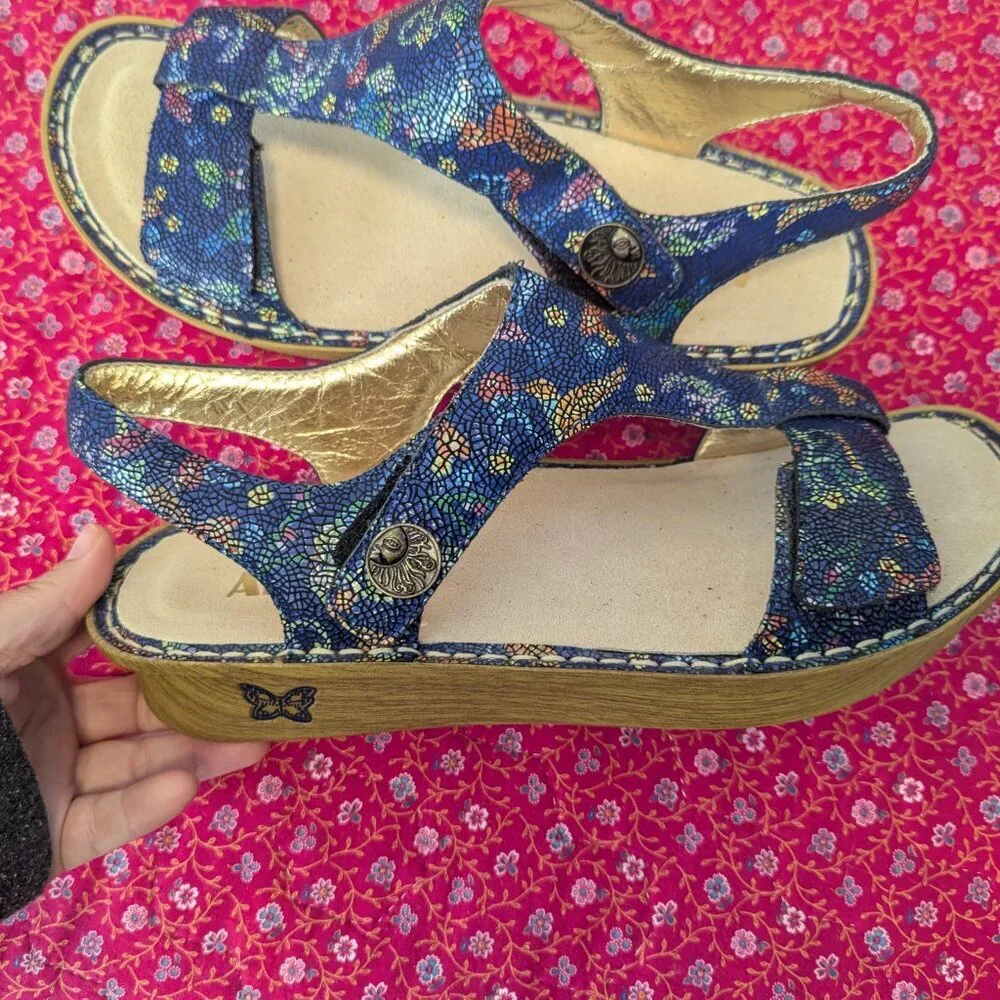 NWOT Alegria Platform Sandals‎ Kendra Blue Birdland Mosaic Print Leather T Strap